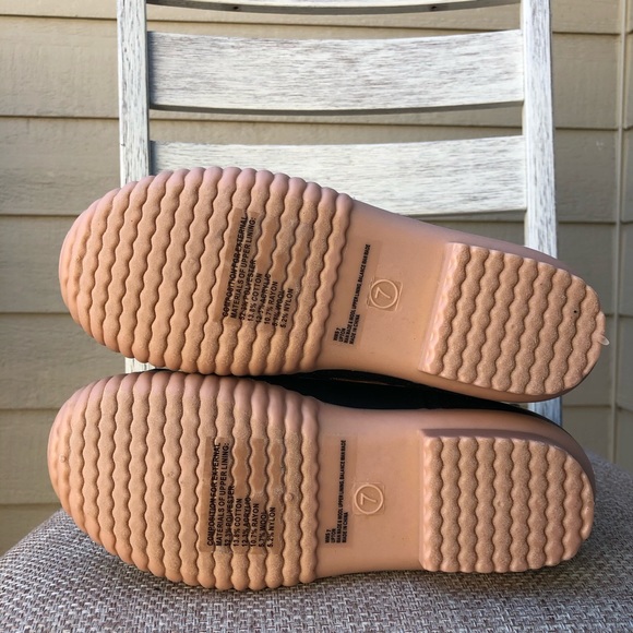 NIB sz 7 Upton Duck Toe Boot - Picture 7 of 13